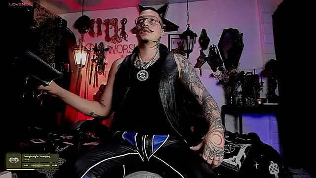 Snapshot of allanhurtss chatting on January 15, 6:33 pm allanhurtss online show from January 15, 6:33 pm