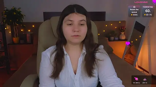 Viola  Shy online show from March 22, 10:00 pm