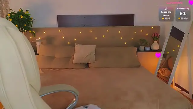 Viola  Shy online show from March 24, 9:15 pm