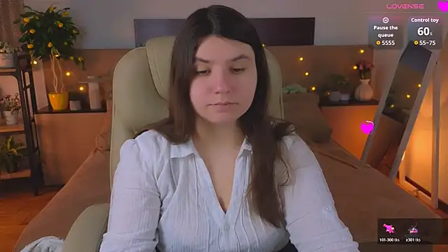 Viola  Shy online show from April 13, 8:13 pm