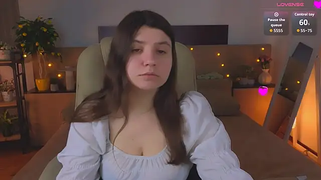 Viola  Shy online show from April 15, 8:31 pm