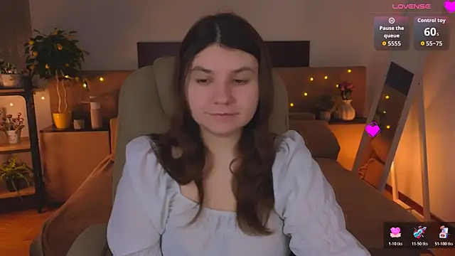 Viola  Shy online show from April 3, 8:15 pm