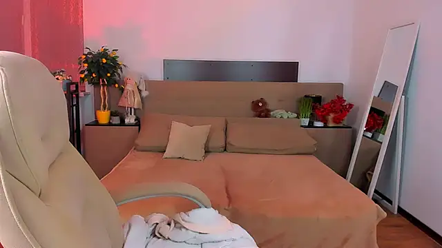 Viola  Shy online show from March 4, 9:33 pm