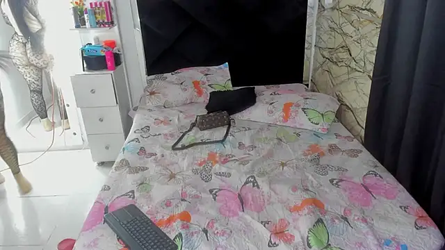 Snapshot of Antonellanospik_ chatting on December 27, 3:31 am Antonellanospik online show from December 27, 3:31 am