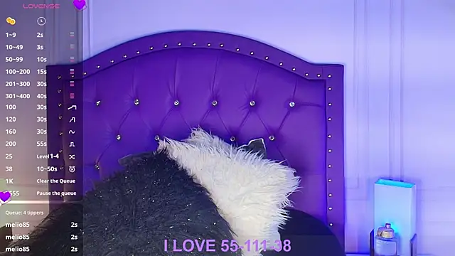 Snapshot of sarah_banks1 chatting on June 17, 11:09 am sarah banks1 online show from June 17, 11:09 am