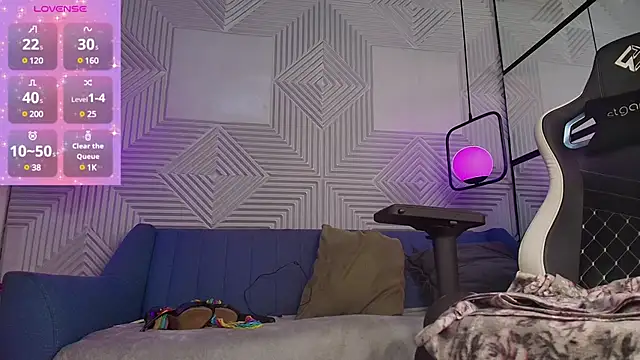 Snapshot of sarah_banks1 chatting on February 22, 7:03 pm sarah banks1 online show from February 22, 7:03 pm