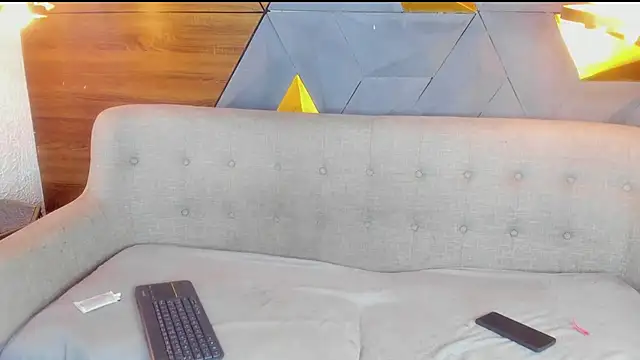 Snapshot of sarah_banks1 chatting on February 8, 7:05 pm sarah banks1 online show from February 8, 7:05 pm