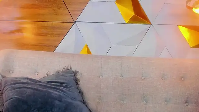 Snapshot of sarah_banks1 chatting on February 11, 7:05 pm sarah banks1 online show from February 11, 7:05 pm