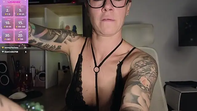 Tatjana Sue online show from February 2, 6:31 pm
