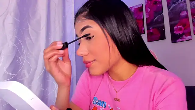 Snapshot of Alissarhys26 chatting on December 9, 2:24 am Alissarhys26 online show from December 9, 2:24 am