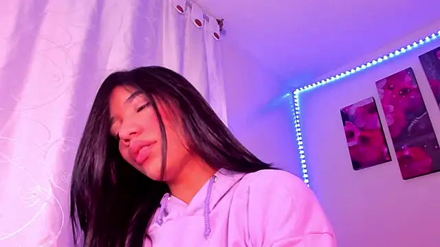 Snapshot of Alissarhys26 chatting on March 3, 3:27 am Alissarhys26 online show from March 3, 3:27 am