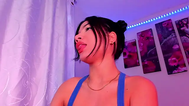 Snapshot of Alissarhys26 chatting on February 11, 9:25 pm Alissarhys26 online show from February 11, 9:25 pm