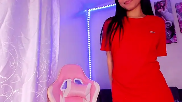 Snapshot of Alissarhys26 chatting on December 8, 3:29 am Alissarhys26 online show from December 8, 3:29 am