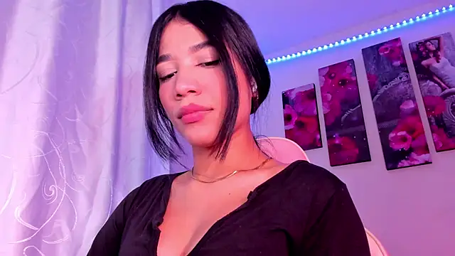 Snapshot of Alissarhys26 chatting on February 15, 9:28 pm Alissarhys26 online show from February 15, 9:28 pm