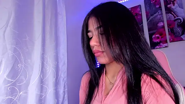 Snapshot of Alissarhys26 chatting on December 4, 1:25 pm Alissarhys26 online show from December 4, 1:25 pm