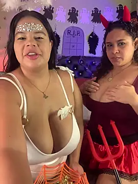 twocurvylatins online show from October 31, 12:02 pm