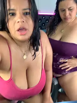twocurvylatins online show from February 22, 12:13 am