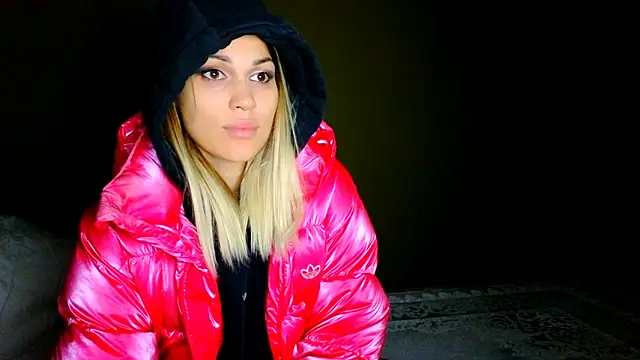 StephanyLuxe online show from December 23, 4:56 am