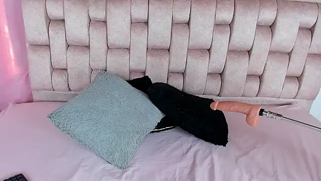 Emma Evelyn online show from February 3, 7:52 pm