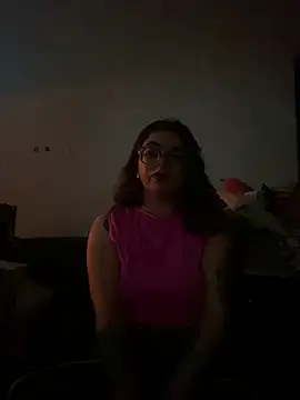 Snapshot of Lucrecia_33 chatting on December 18, 9:47 am Lucrecia 33 online show from December 18, 9:47 am