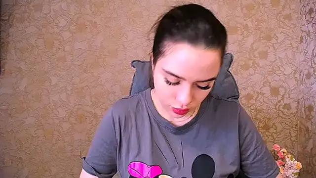 Snapshot of _your_fantasy_girl chatting on March 21, 8:19 am your fantasy girl online show from March 21, 8:19 am