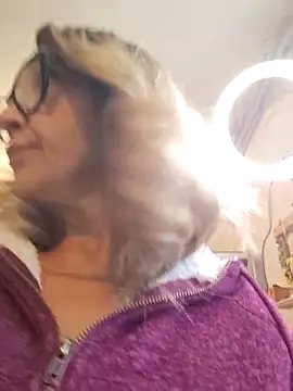 Snapshot of JasmineNoir2 chatting on October 4, 9:22 am JasmineNoir2 online show from October 4, 9:22 am