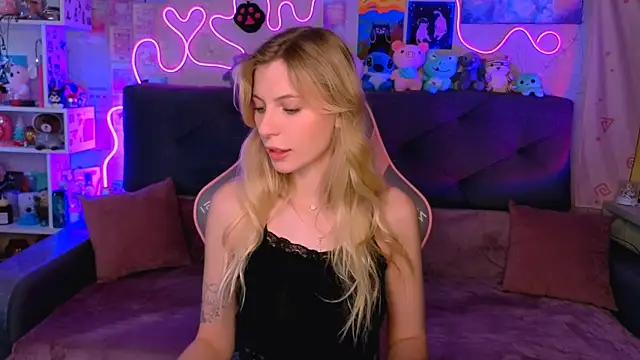 Maria Hunt online show from October 25, 4:55 am