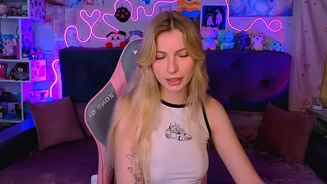 Maria Hunt online show from October 17, 3:43 am