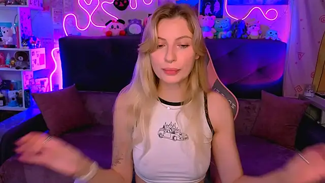 Maria Hunt online show from October 23, 4:44 am