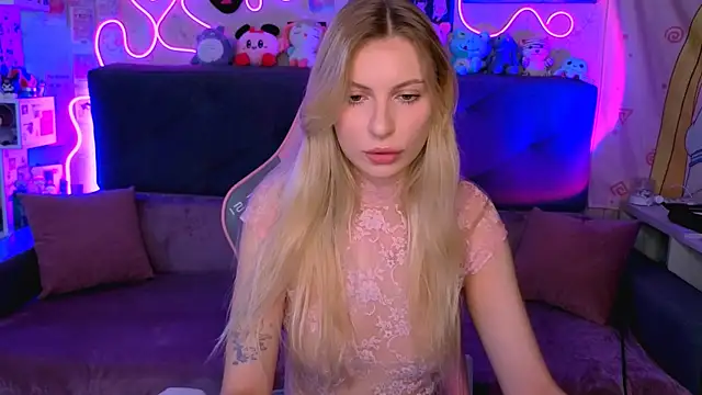 Maria Hunt online show from November 14, 5:33 am