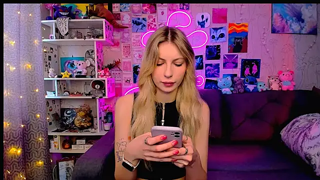 Maria Hunt online show from February 8, 3:30 am