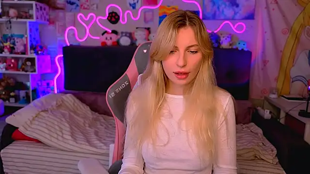 Maria Hunt online show from October 15, 5:39 am