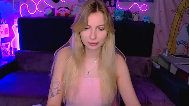 Maria Hunt online show from November 8, 5:00 am