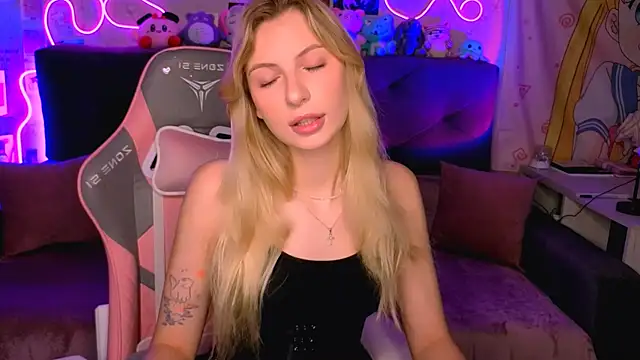 Maria Hunt online show from October 22, 2:22 am