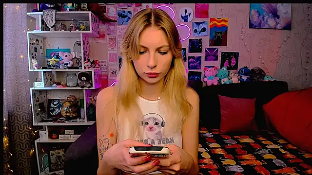 Maria Hunt online show from February 19, 4:44 am