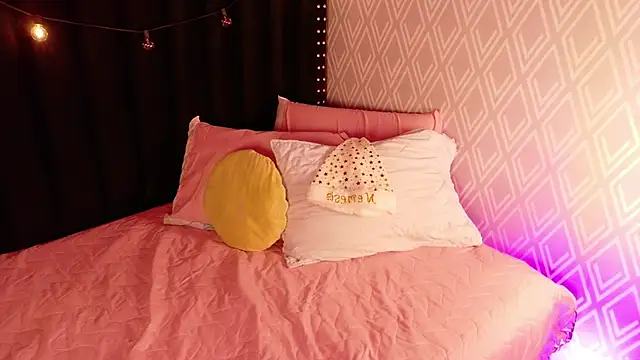 littleebluee online show from December 5, 3:05 am