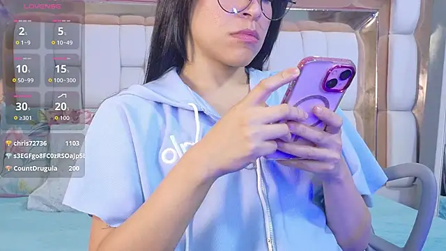 littleebluee online show from February 17, 3:04 am