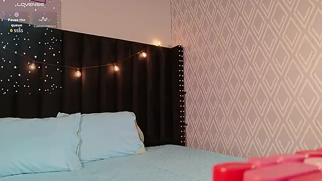 littleebluee online show from September 13, 2:55 am