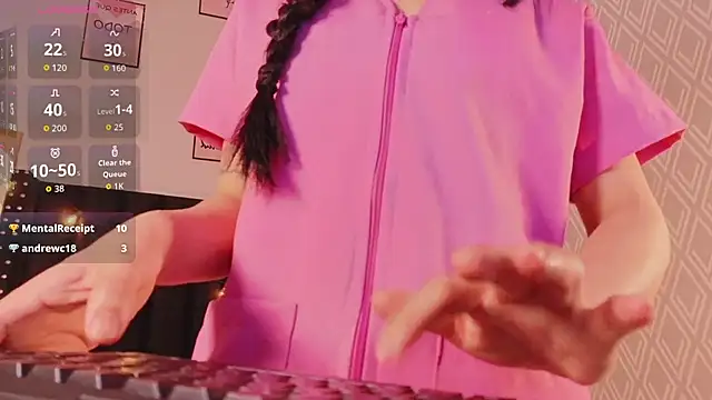 littleebluee online show from October 12, 7:37 pm