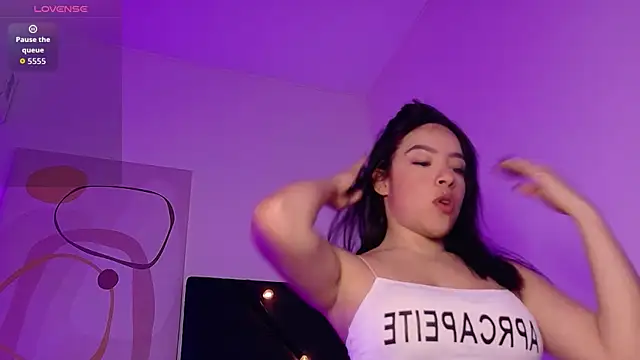 littleebluee online show from July 9, 7:46 pm