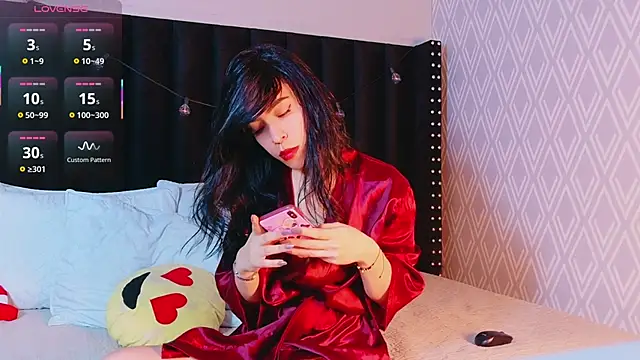 littleebluee online show from December 2, 3:07 am