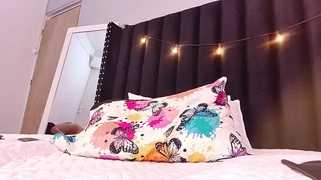 littleebluee online show from March 2, 6:35 pm