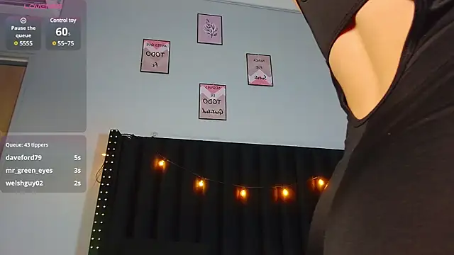 littleebluee online show from February 28, 3:04 am