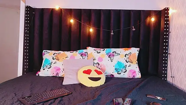 littleebluee online show from November 28, 3:07 am