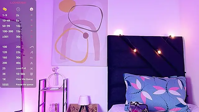 littleebluee online show from May 25, 7:56 pm