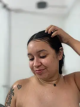 Snapshot of Pretty_Isadora chatting on July 8, 8:42 pm Pretty Isadora online show from July 8, 8:42 pm