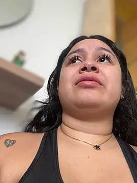 Pretty Isadora online show from April 7, 6:10 pm