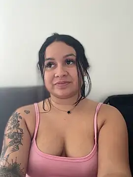 Pretty Isadora online show from February 19, 7:55 pm