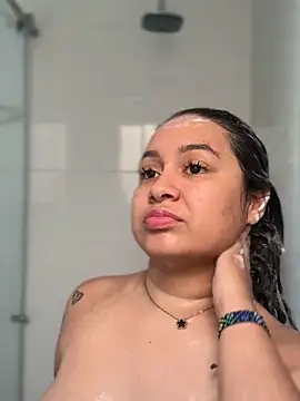 Pretty Isadora online show from April 13, 7:18 pm