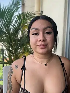 Pretty Isadora online show from February 4, 8:04 pm